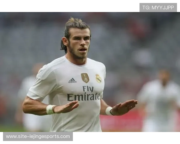 足球球星悟空驰骋绿茵场展现无敌实力震撼世界